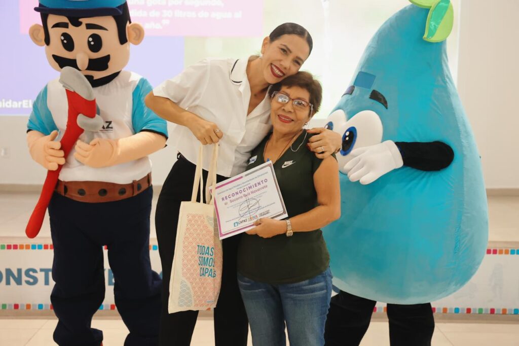 Presidenta Liz Tapia entrega reconocimientos a mujeres en el Taller de Plomería Básica “Mujeres CAPAZes”