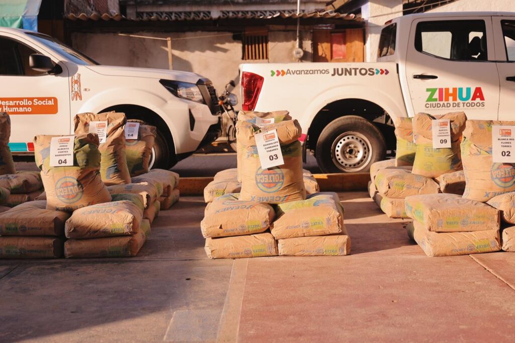 El gobierno de Lizette Tapia Castro realizó una nueva entrega de material subsidiado dentro del programa “Construyendo mi Hogar”.