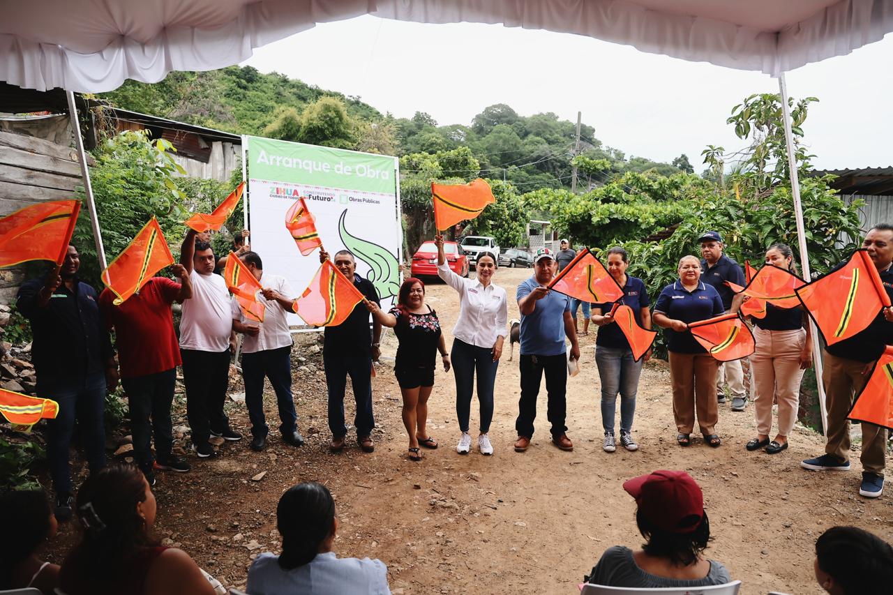 Arranca Lizette Tapia Castro obra de electrificación en la colonia 14 de Febrero