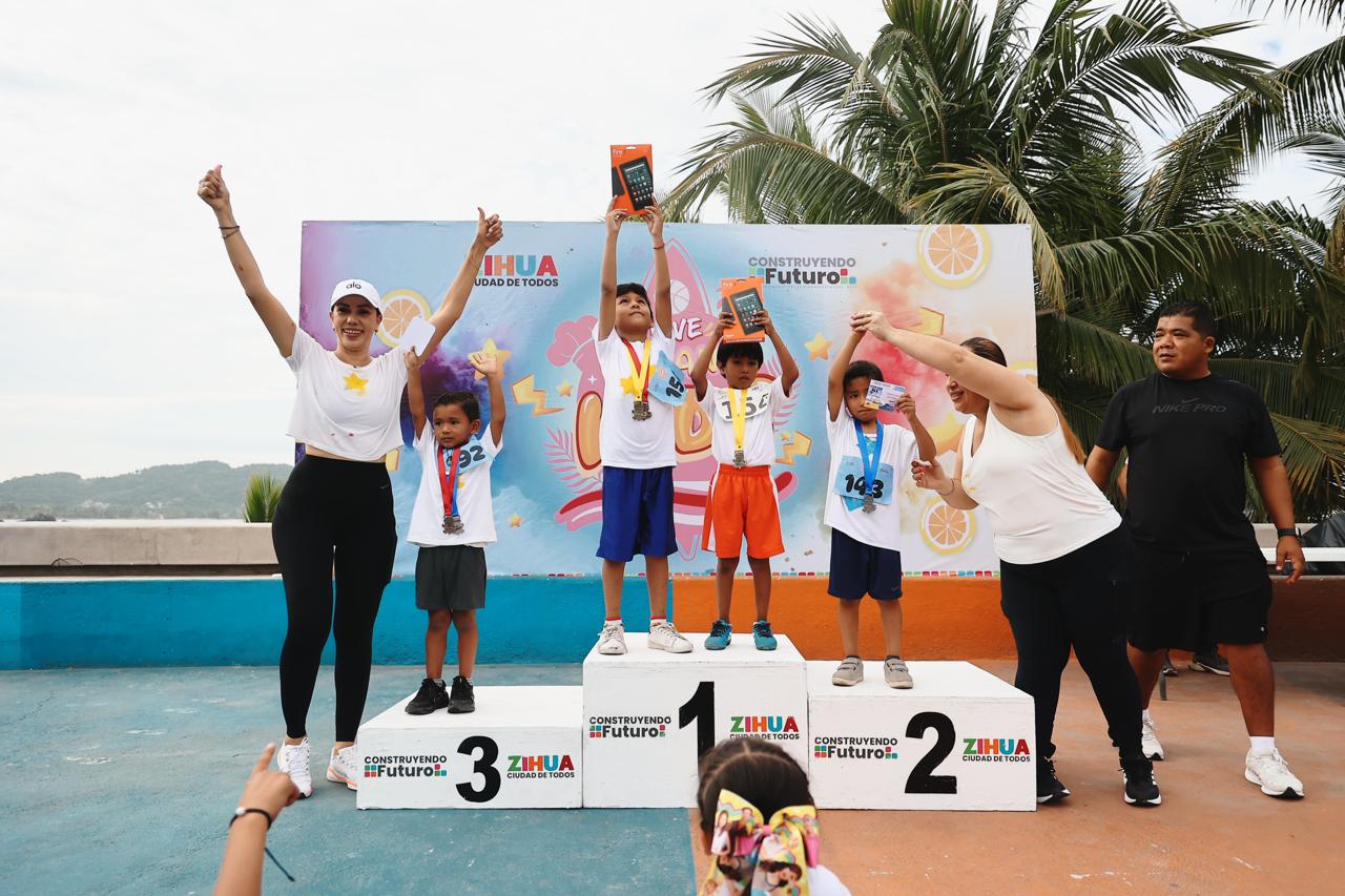 Lizette Tapia Castro atiende diversas actividades en el fin de semana