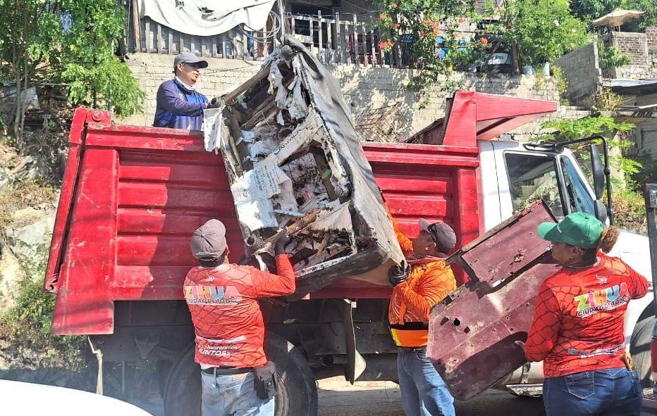 La Dirección de Servicios Públicos lleva a cabo campaña de descacharrización en Zihuatanejo