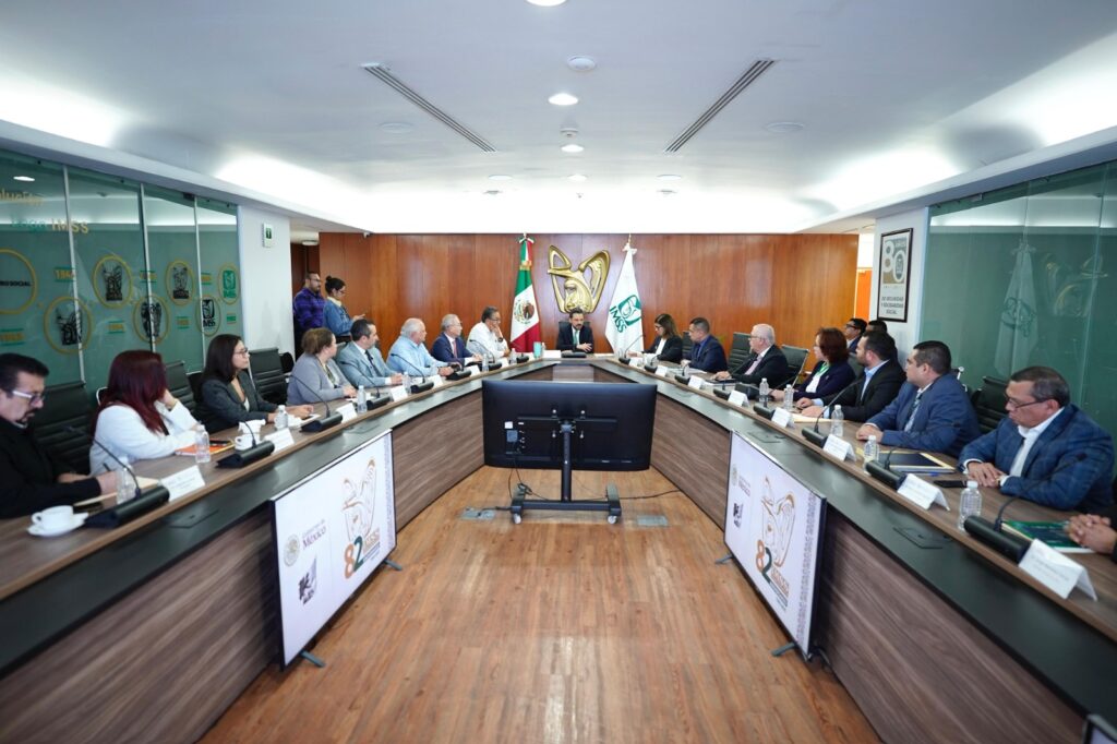 Reunión con Delegaciones Estratégicas para garantizar más cirugías y consultas y menos tiempos de espera: 2-30-100