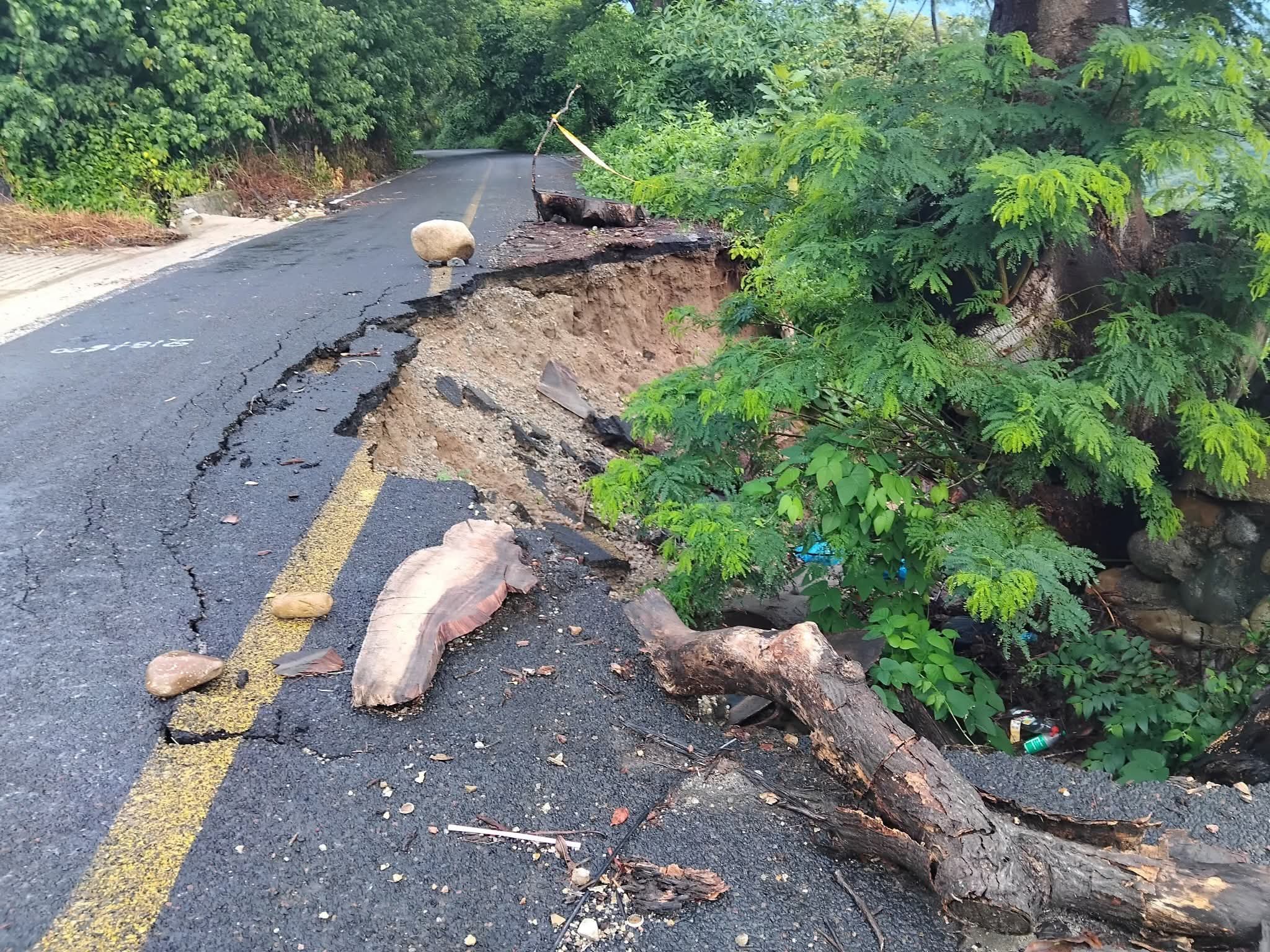 Carretera Atoyac–Paraíso en riesgo por daños estructurales