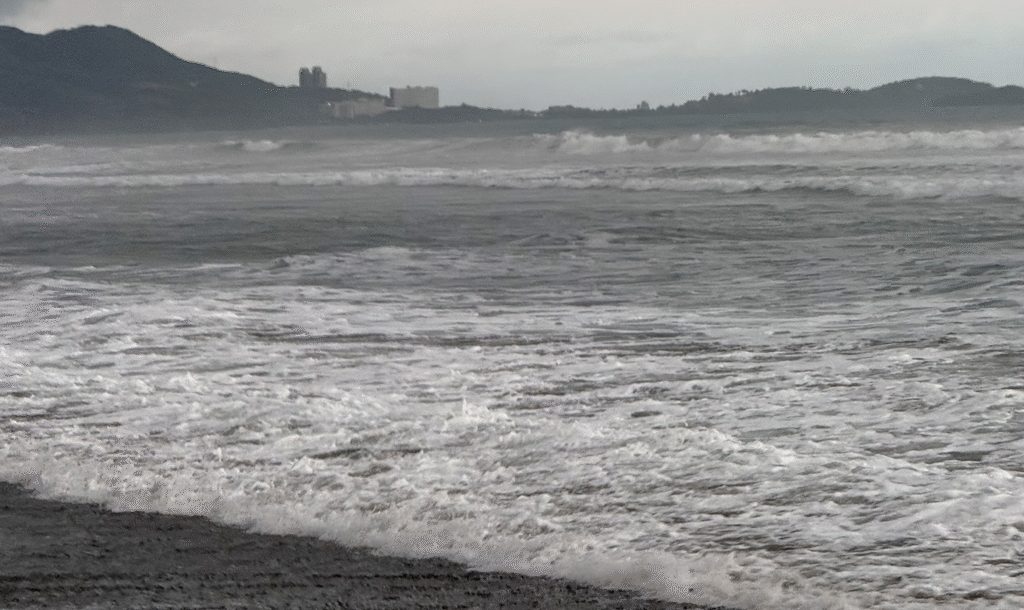 Alerta por mar de fondo en Zihuatanejo: llaman a extremar precauciones en la franja costera de Guerrero