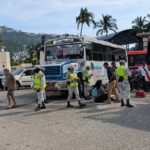 Embiste camión del transporte público a una motociclista en Acapulco