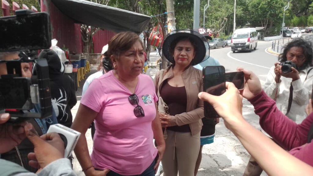 En Chilpancingo… Protestan docentes por la pésima atención en la Clínica del ISSSTE