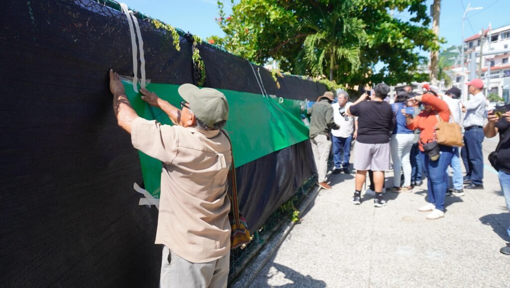 Protestan en Acapulco contra construcción delocales comerciales en el Jardín del Puerto