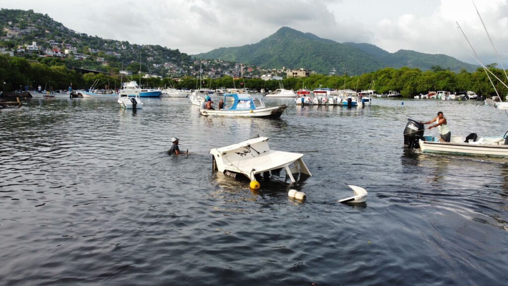 Hasta 100 mil pesos costará reparar lanchas hundidas por corriente provocada por tsunami