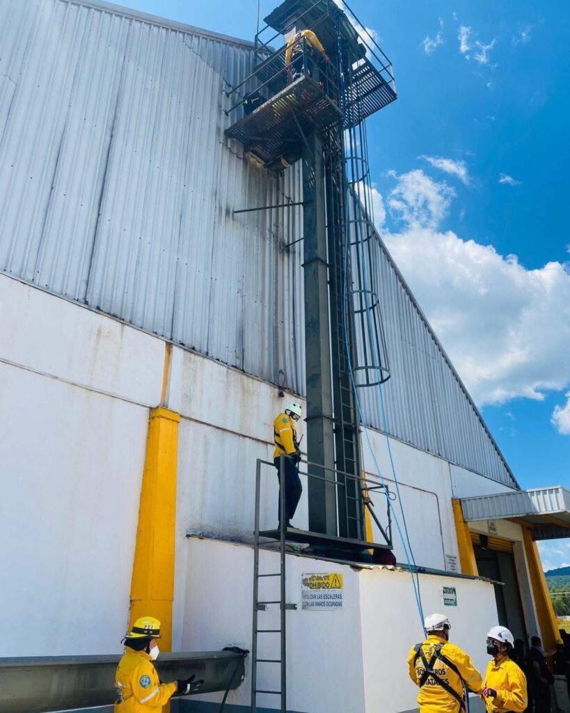 Trabajador pierde la vida tras caer en un silo de soya en Michoacán