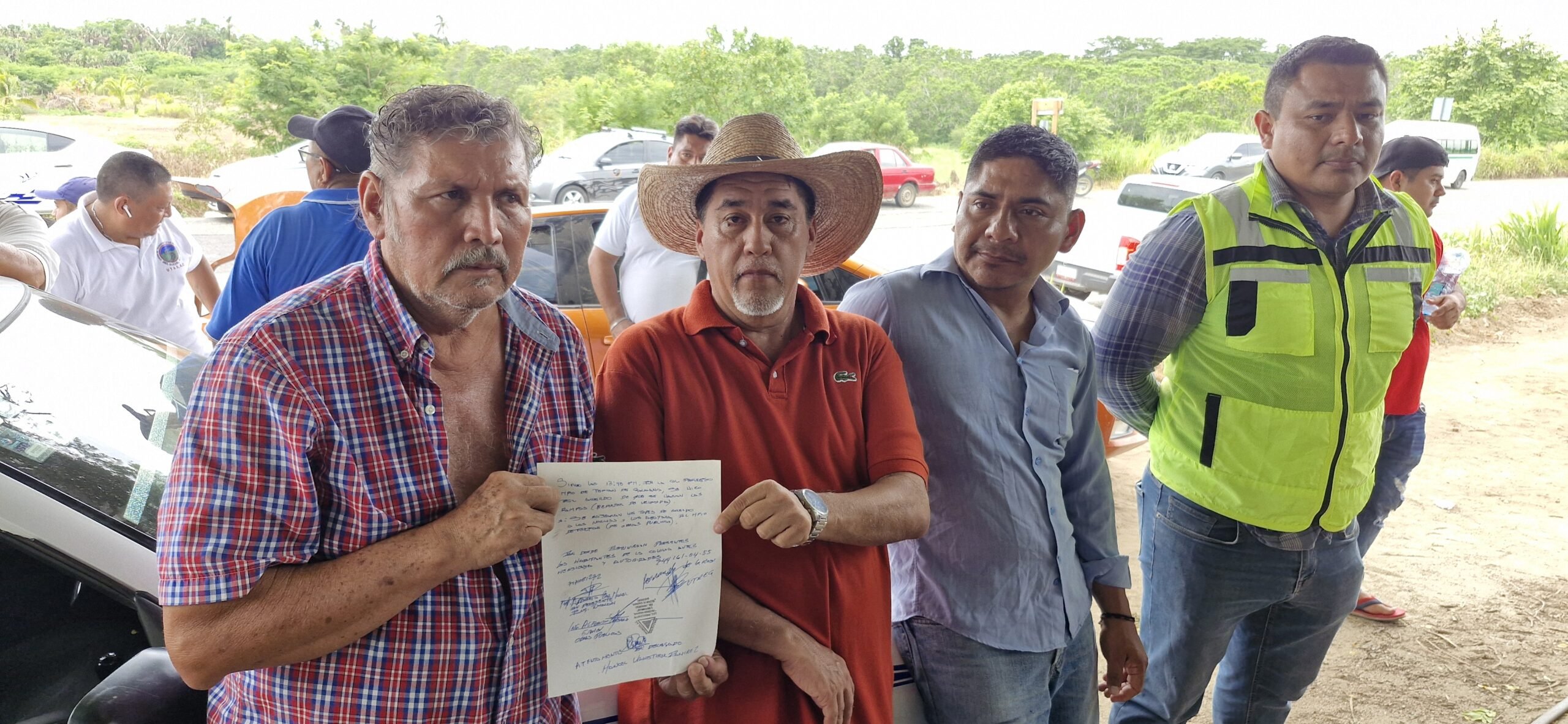 Acuerdan retirar topes colocados en la vía federal a la altura de la colonia Progreso