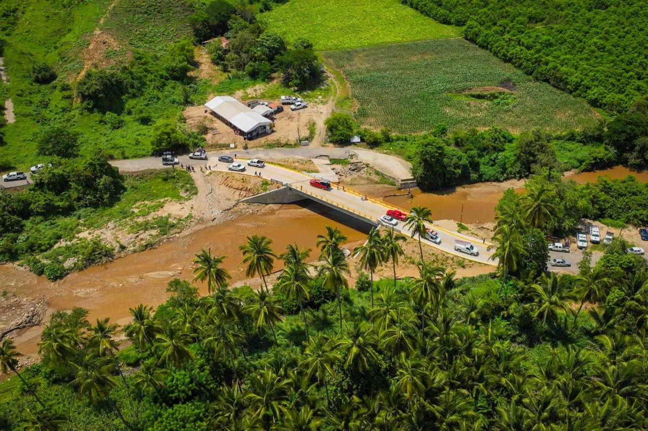 Inaugura Evelyn Salgado el puente vehicular El Zapote I, en Ayutla