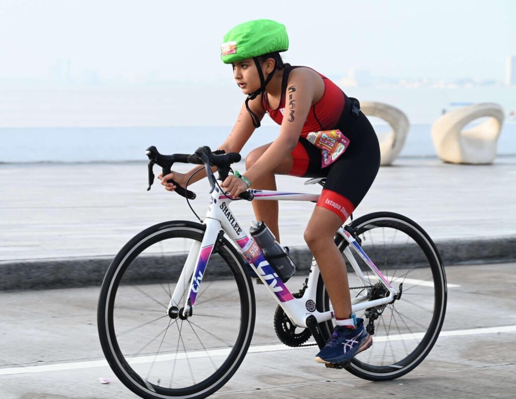Itza Xareni Bedolla Montes de Oca destaca en triatlón de Veracruz