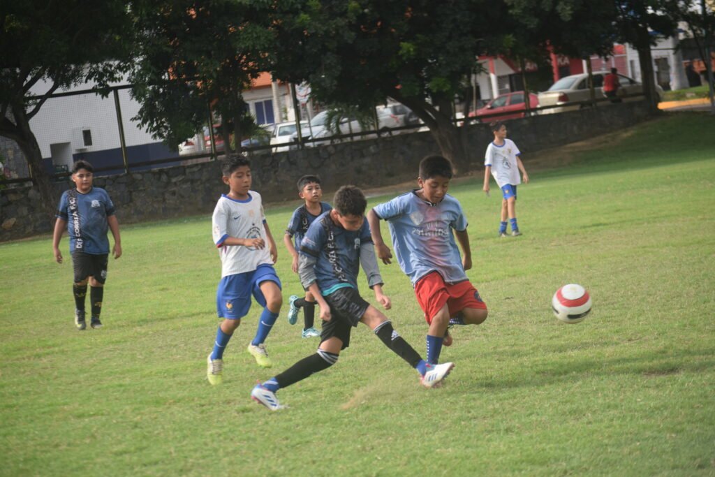 Pitufos y Deportivo Correa reparten puntos en la categoría Infantil