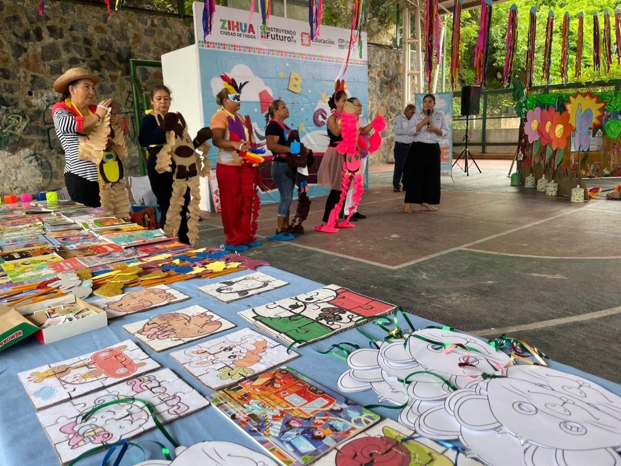 Cumple el Gobierno de Lizette Tapia con niñas y niños del municipio