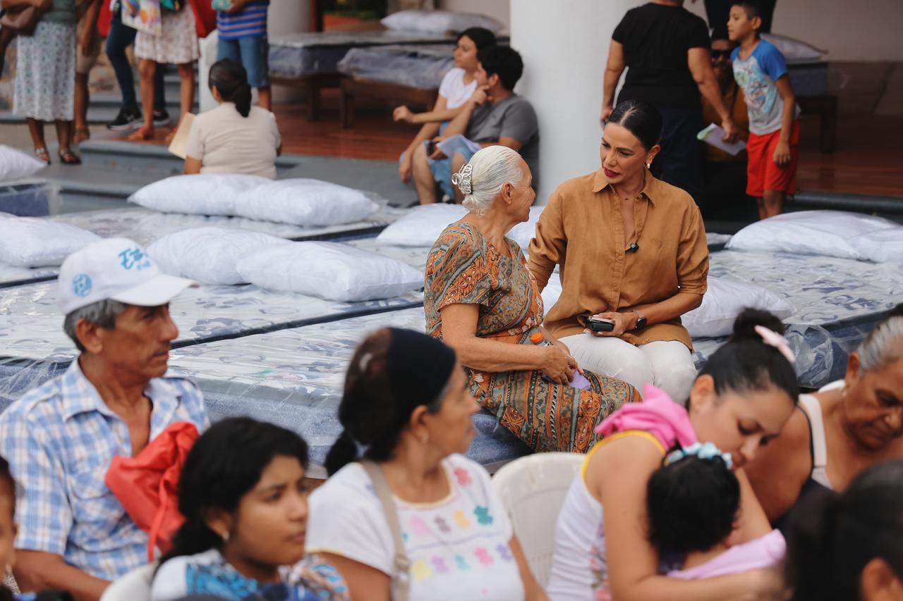 Lizette Tapia Castro realiza nueva entrega del programa “Construyendo mi Hogar”