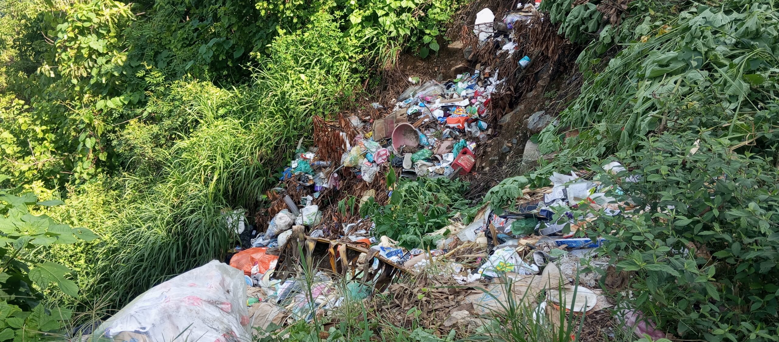 San Andrés busca frenar la acumulación de basura en su mirador