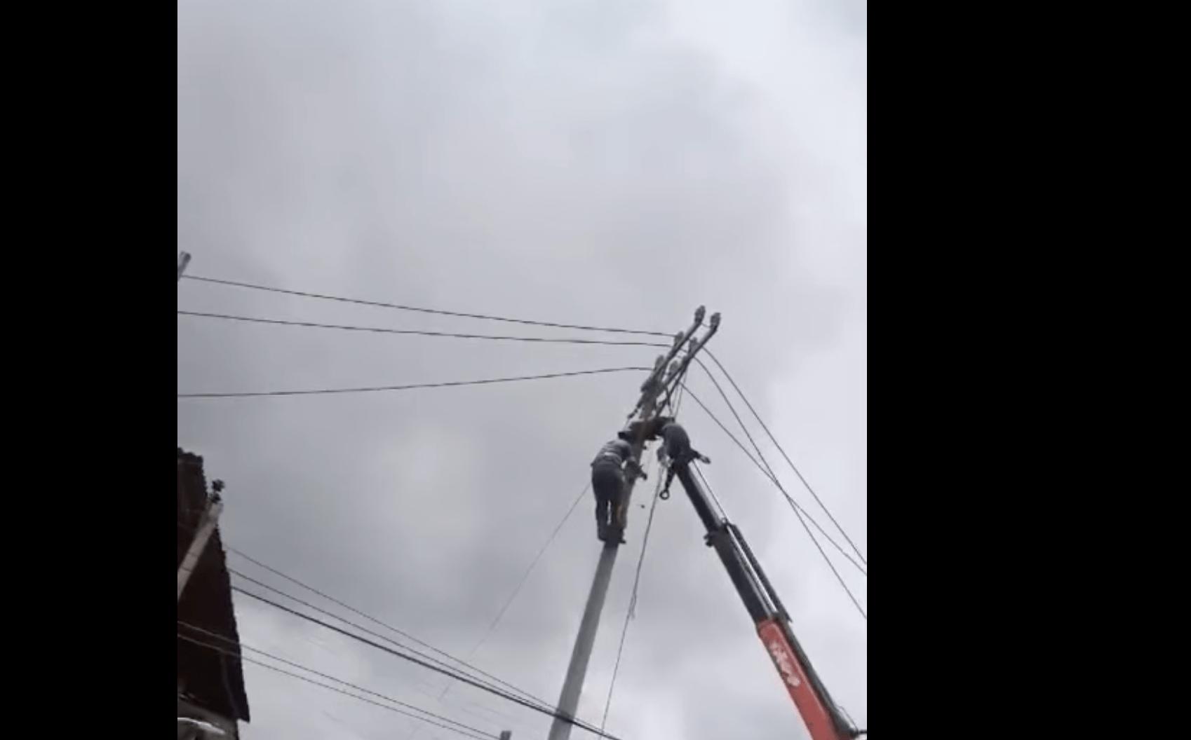 Trabajador de la CFE resulta lesionado por descarga eléctrica en Llano Largo