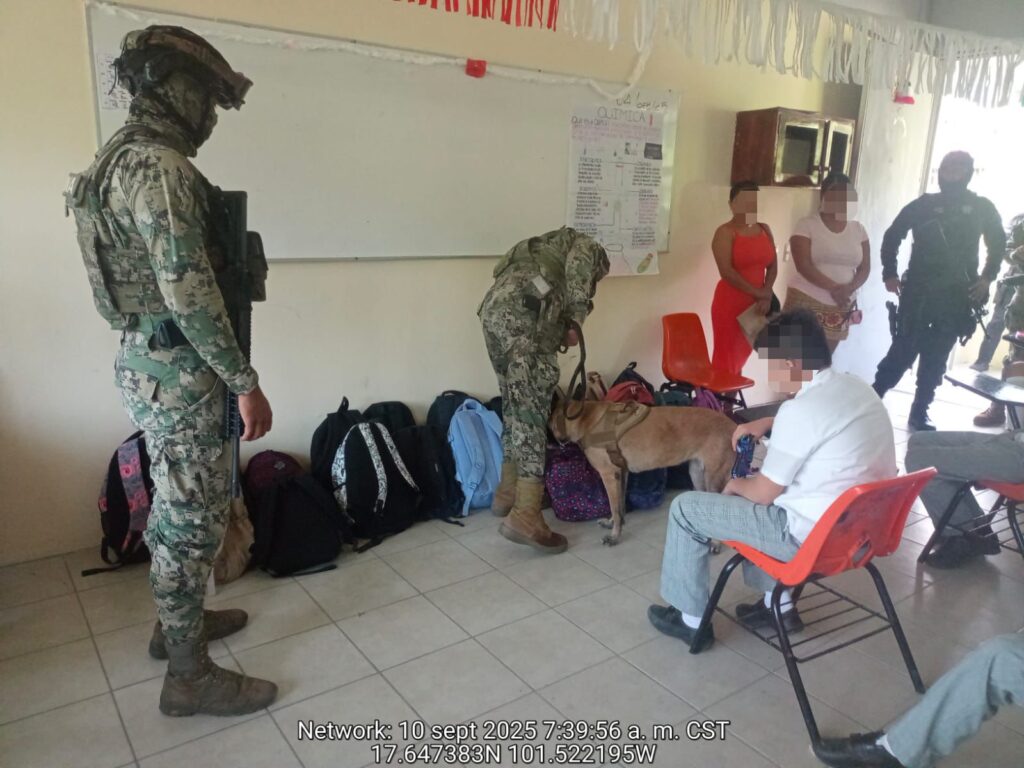 Refuerzan seguridad escolar en Zihuatanejo con operativo “Mochila Segura” encabezado por la Marina