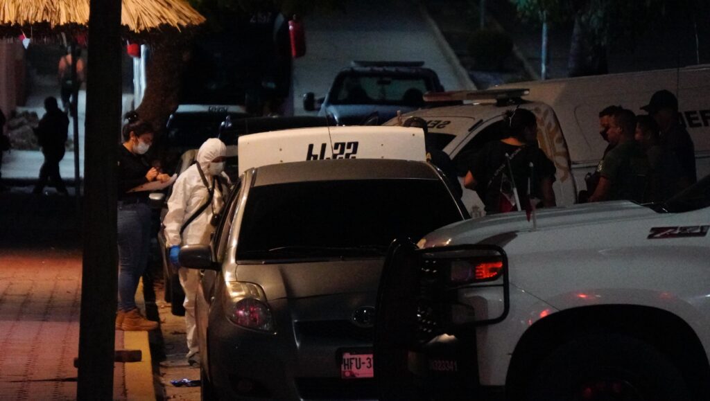 Violencia desbordada en Acapulco…Hallan a un ejecutado con torniquete en la cajuela de un taxi, cerca de la Costera