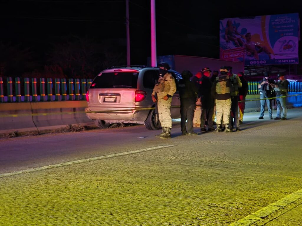 En el bulevar Vicente Guerrero de Chilpancingo: identifican al hombre hallado sin vida en una camioneta; recibió un balazo en el tórax