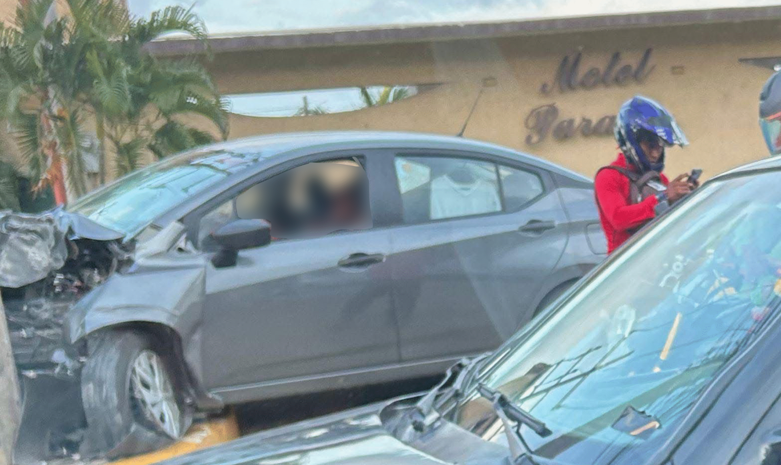 Acapulco… Ejecutan a balazos al conductor de un auto afuera de un motel, en Llano Largo