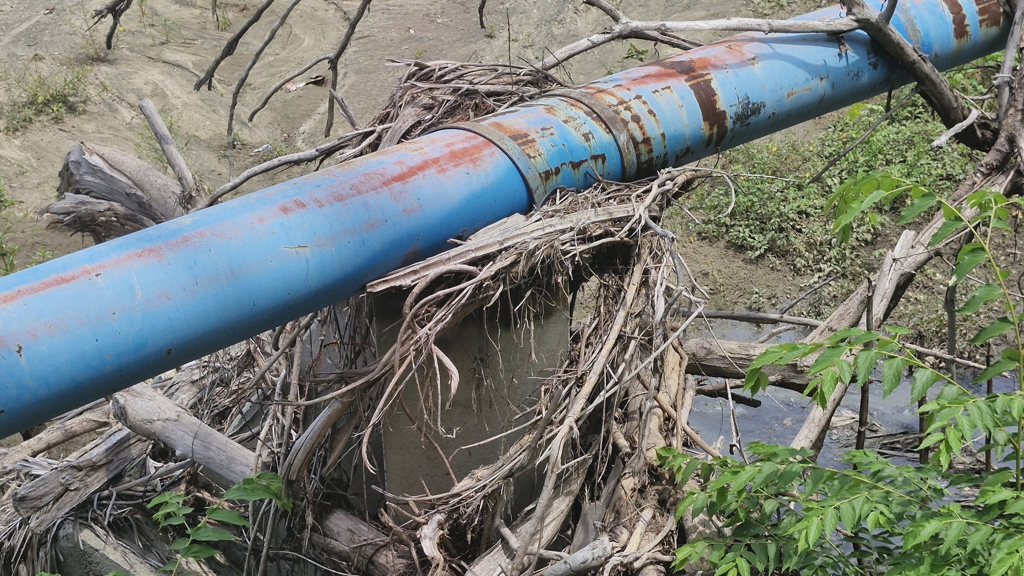 Habitantes de Tecpan podrían quedarse sin agua potable por daños en tubería