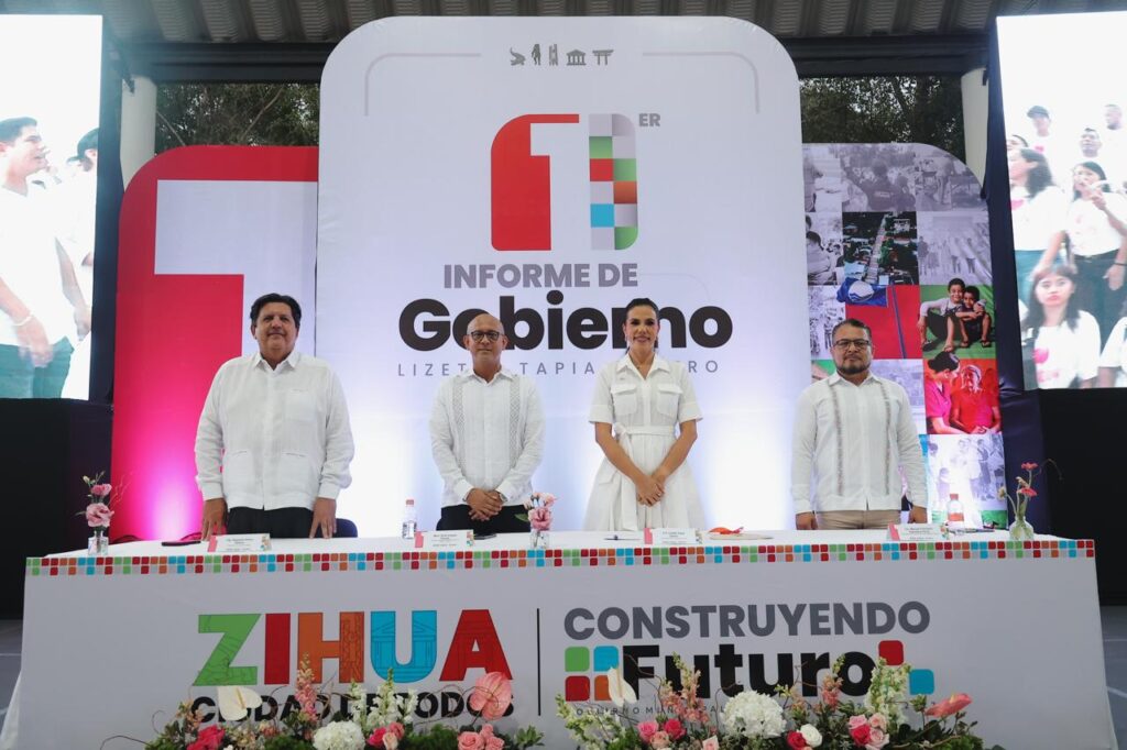Miles de personas acompañaron a la presidenta Lizette Tapia Castro en su Primer Informe de Gobierno