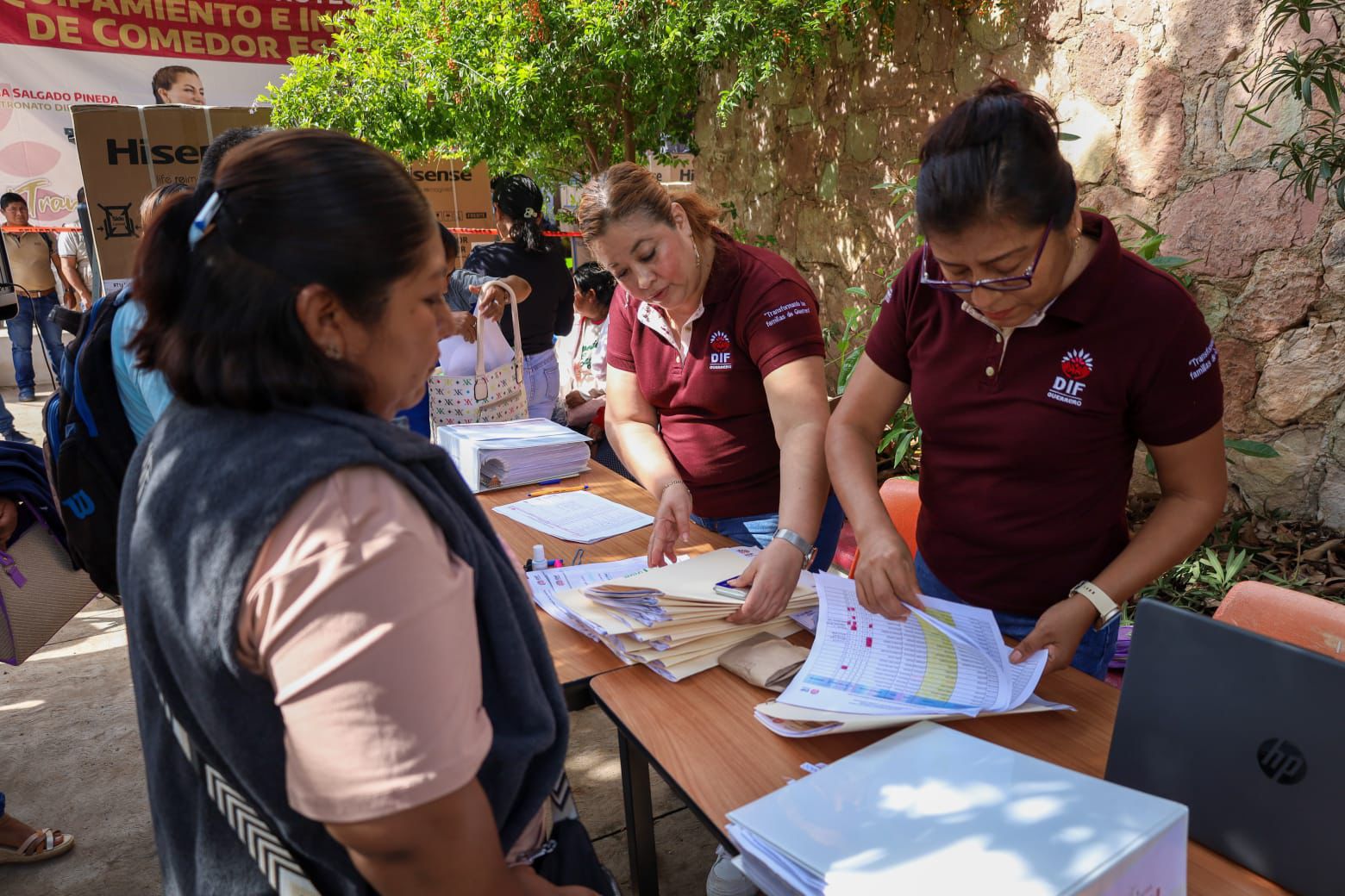 Inicia DIF Guerrero distribución de equipamiento para comedores escolares en la Montaña
