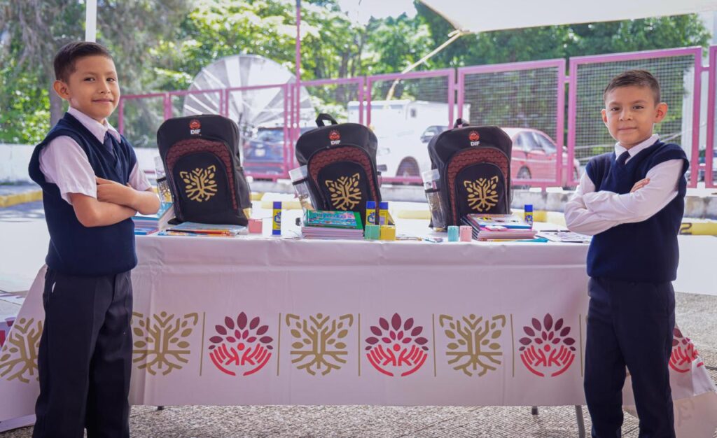 Entrega DIF Guerrero mochilas y útiles escolares con el programa “Educando para Transformar”