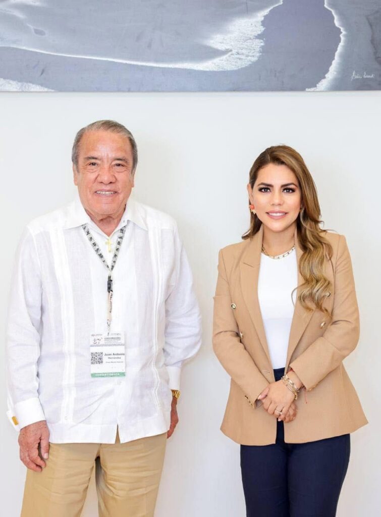 Juan Antonio Hernández reconoce a Evelyn Salgado por el sello propio y diferente en su 4.º Informe al pueblo de Guerrero