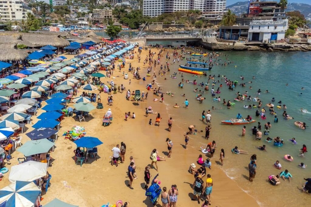 Prestadores de servicios turísticos agradecen la preferencia de visitantes por Acapulco al cierre de la temporada de verano 2025