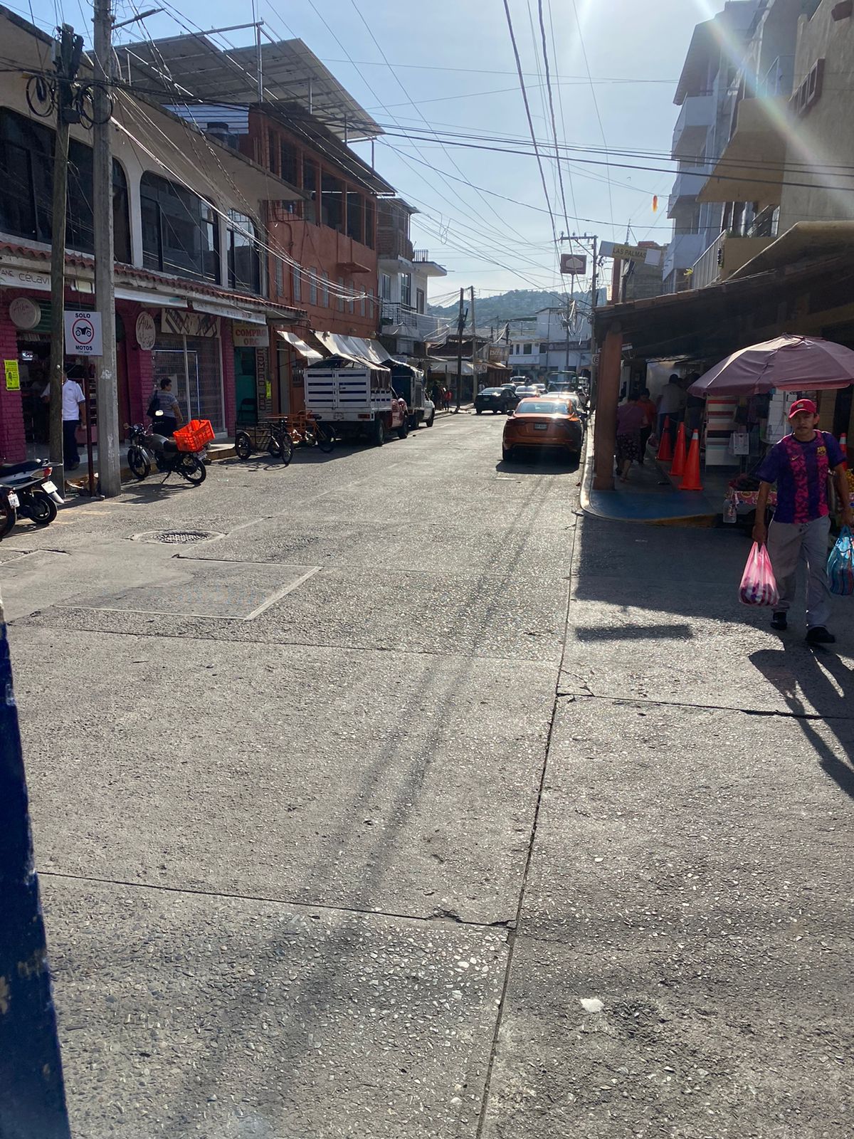 Reportan asaltos en el centro de Zihuatanejo