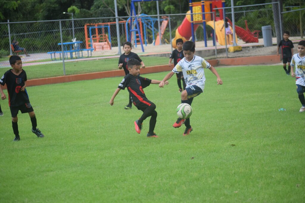 Cefor Ixtapa se impone 3-2 en intenso duelo ante Escuela Municipal