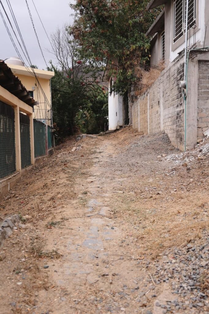 Inicia Lizette Tapia Castro obra vial en Agua de Correa