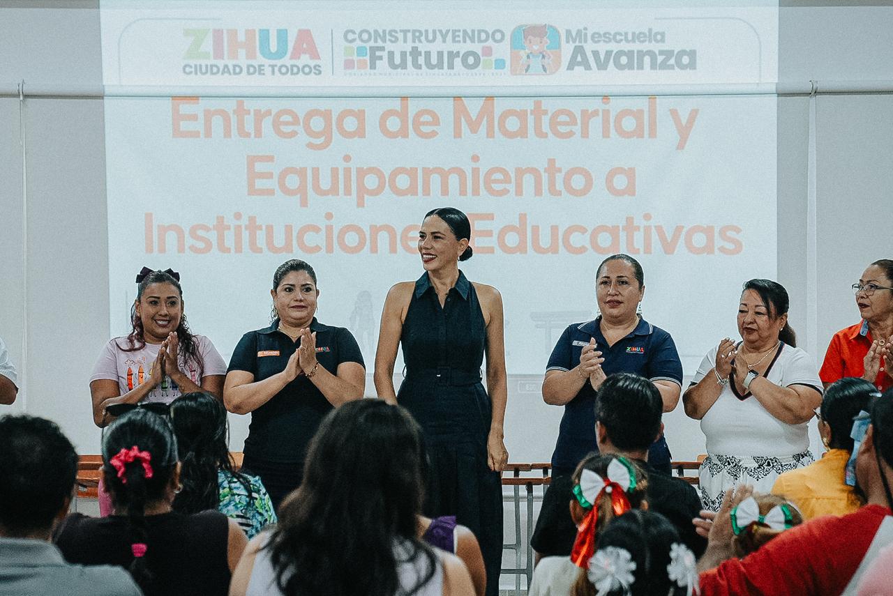 Gobierno de Lizette Tapia Castro entrega más apoyos subsidiados a escuelas del municipio