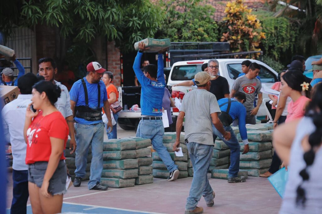 Gobierno de Lizette Tapia lleva el programa Construyendo mi Hogar a la comunidad de Pantla