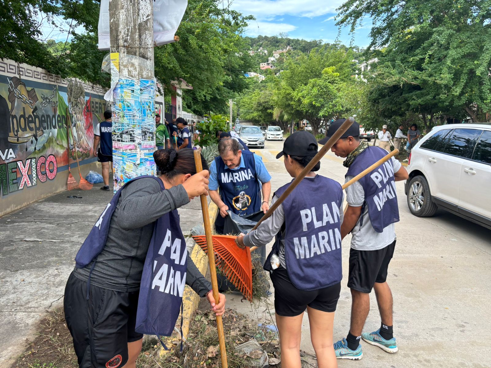 Marina participa en “Brigada de Limpieza” en Zihuatanejo