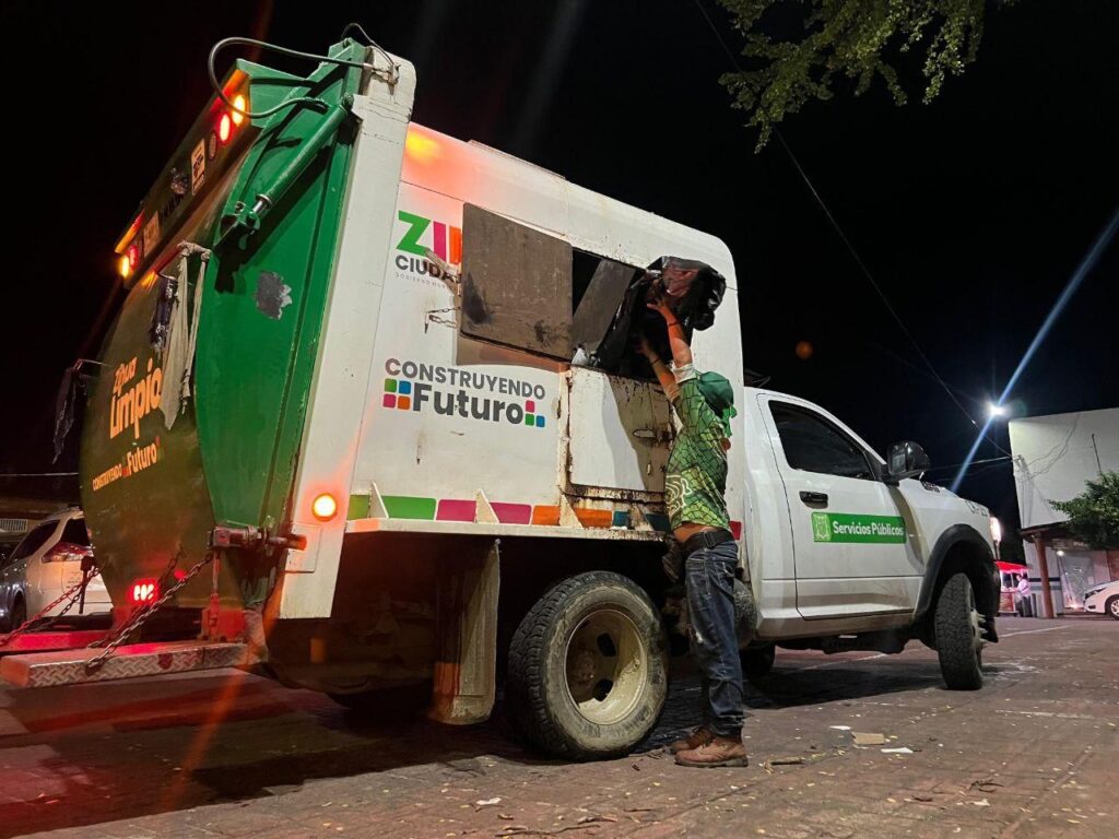 Un Zihua limpio gracias al esfuerzo de 126 trabajadores y 20 unidades