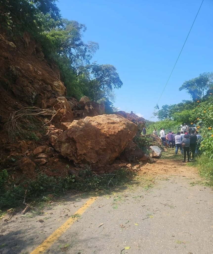 En Guerrero… Se atienden daños por las lluvias en cinco tramos carreteros rurales