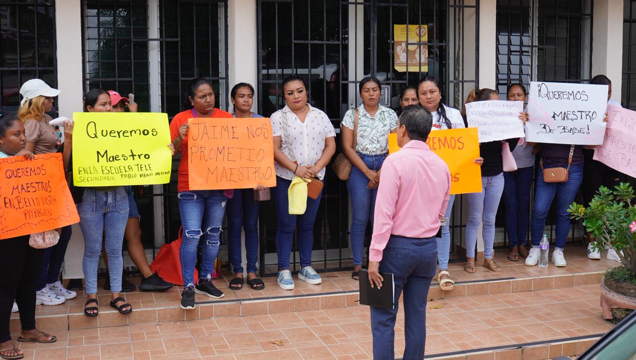 En Acapulco… Padres de familia toman oficinas de la SEG para exigir dos maestros en telesecundaria