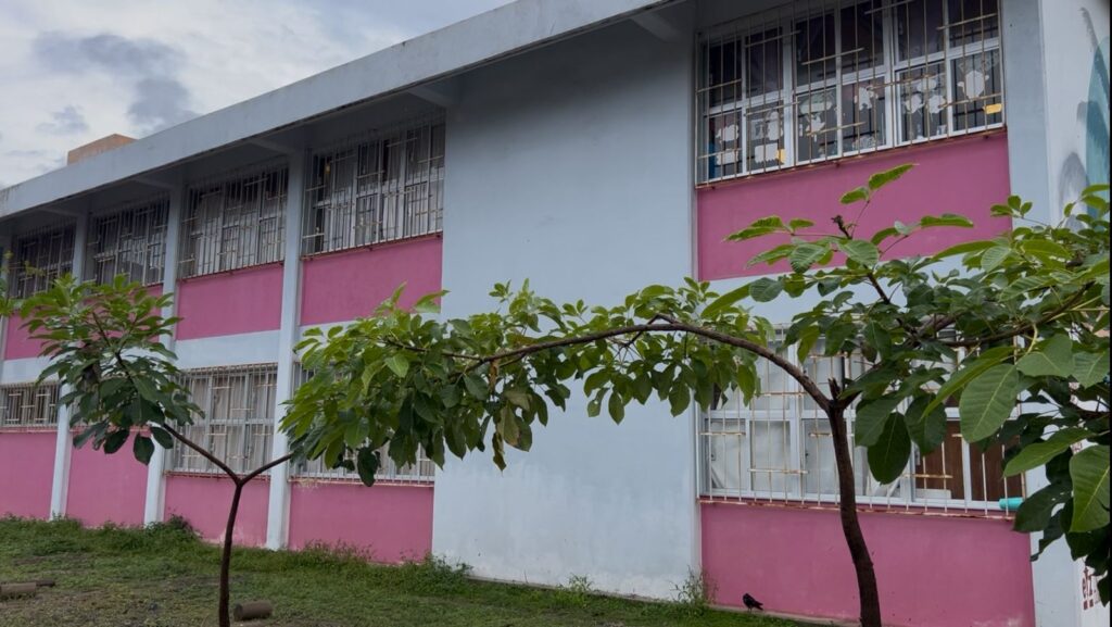 Lluvias por “Priscilla” reducen asistencia escolar en Zihuatanejo