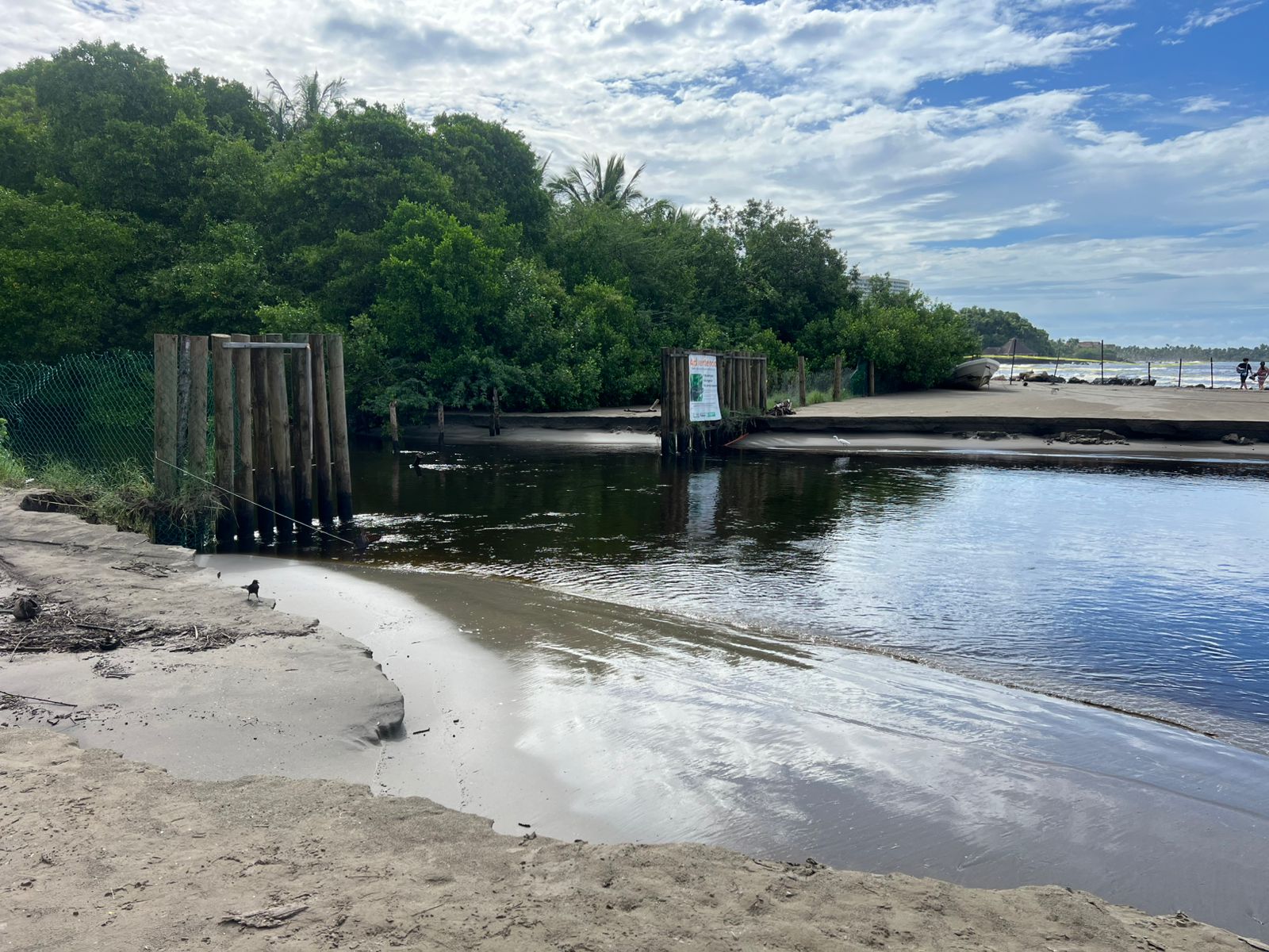 Lluvias abren la barra entre el estero “El Negro” y Playa Linda