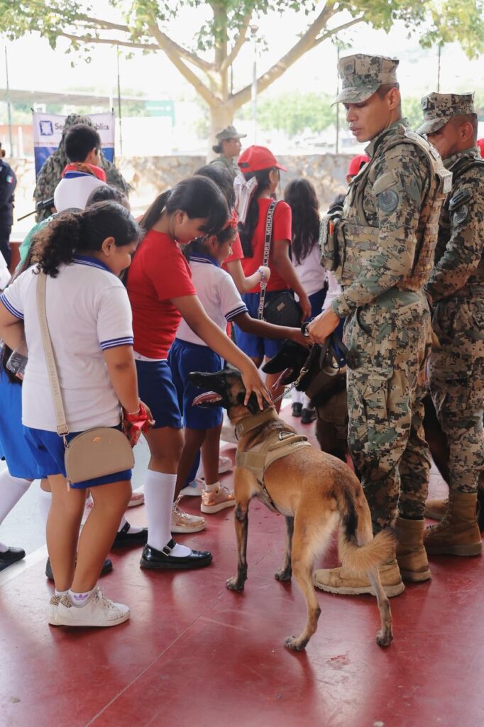 Promueve Lizette Tapia Castro el acercamiento entre ciudadanía y policía