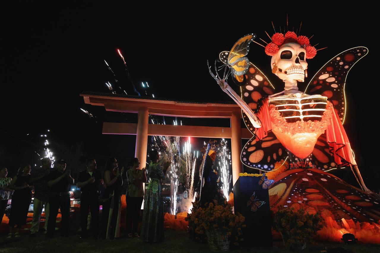 Encendido espectacular de la Catrina Monumental en el Festival Día de Muertos 2025