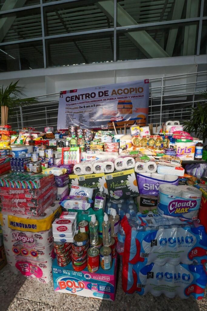 Gobierno de Guerrero se solidariza con estados afectados por las lluvias, instala centro de acopio de ayuda humanitaria en Acapulco