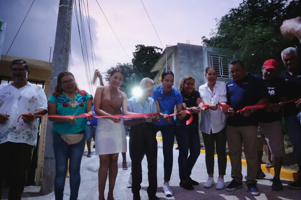 Entrega Lizette Tapia Castro andador en Agua de Correa