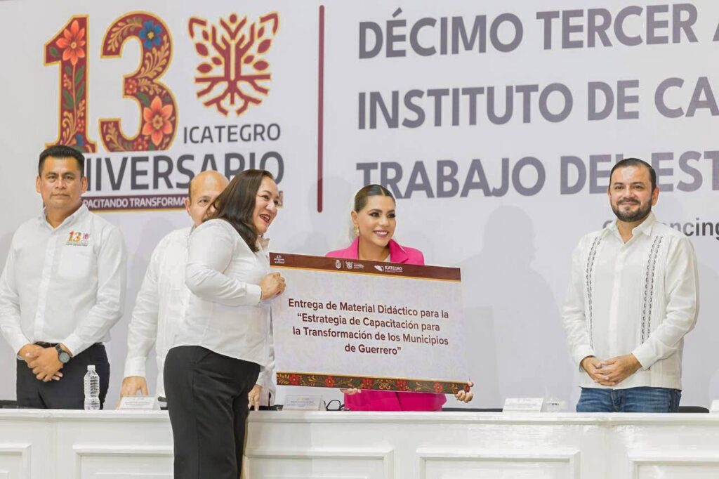 Evelyn Salgado celebra el 13.º aniversario del ICATEGRO con entrega de equipo a unidades de capacitación en Guerrero