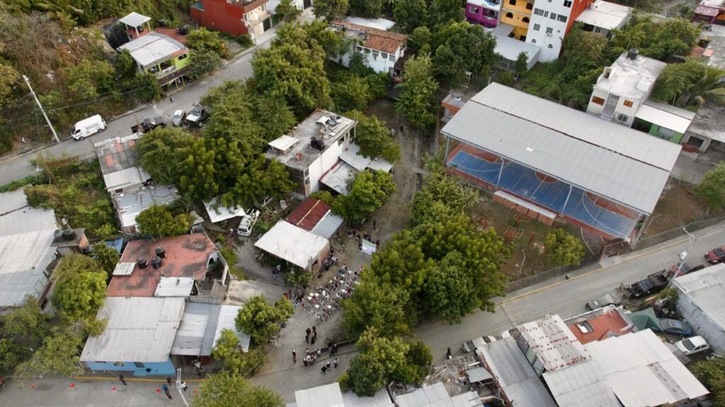 Gobierno de Zihuatanejo impulsa nueva obra de pavimentación en Lomas del Riscal