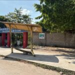 Estudiantes de la Preparatoria 6 piden reparación urgente de caseta en mal estado