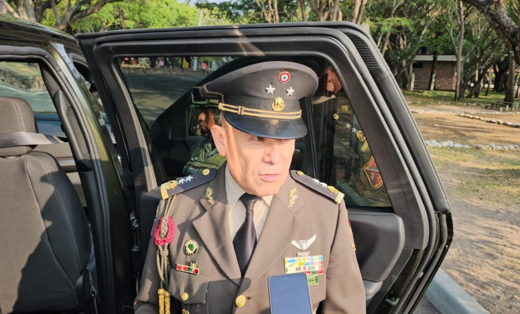General advierte: Presionan criminales a pobladores para expulsar al Ejército; pide apoyo a alcaldes de Tierra Caliente